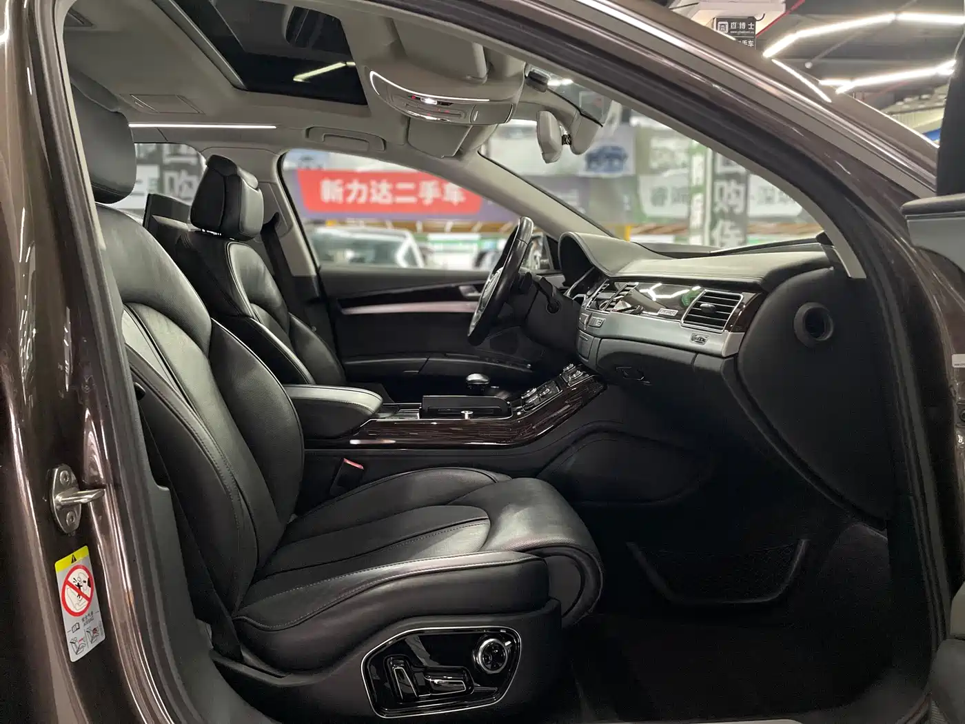 Photo 11 - Audi A8
