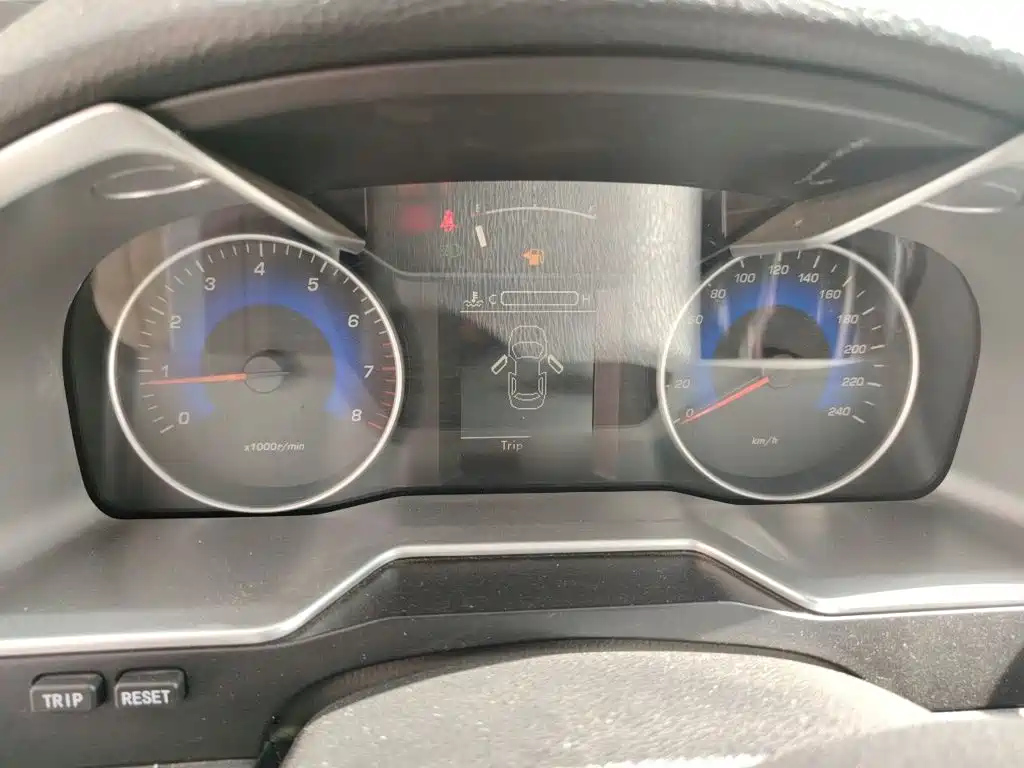 Фото 4 - Geely Emgrand
