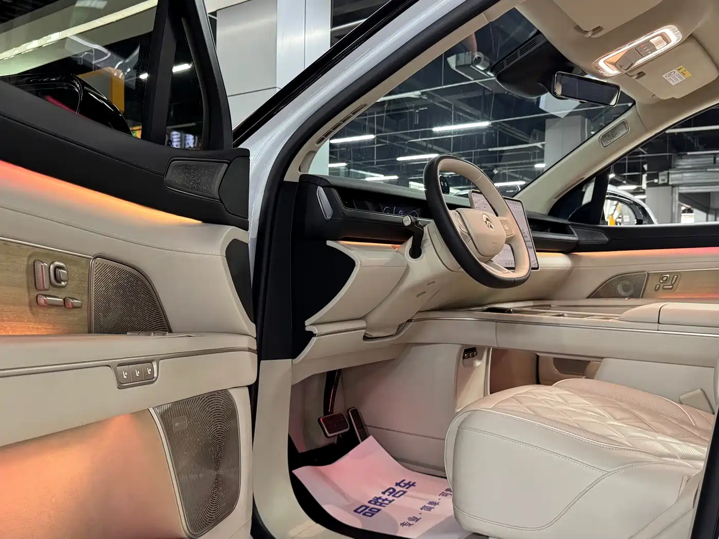 NIO ES8 2026 2025 Model 6-Seat Executive Luxury Edition
