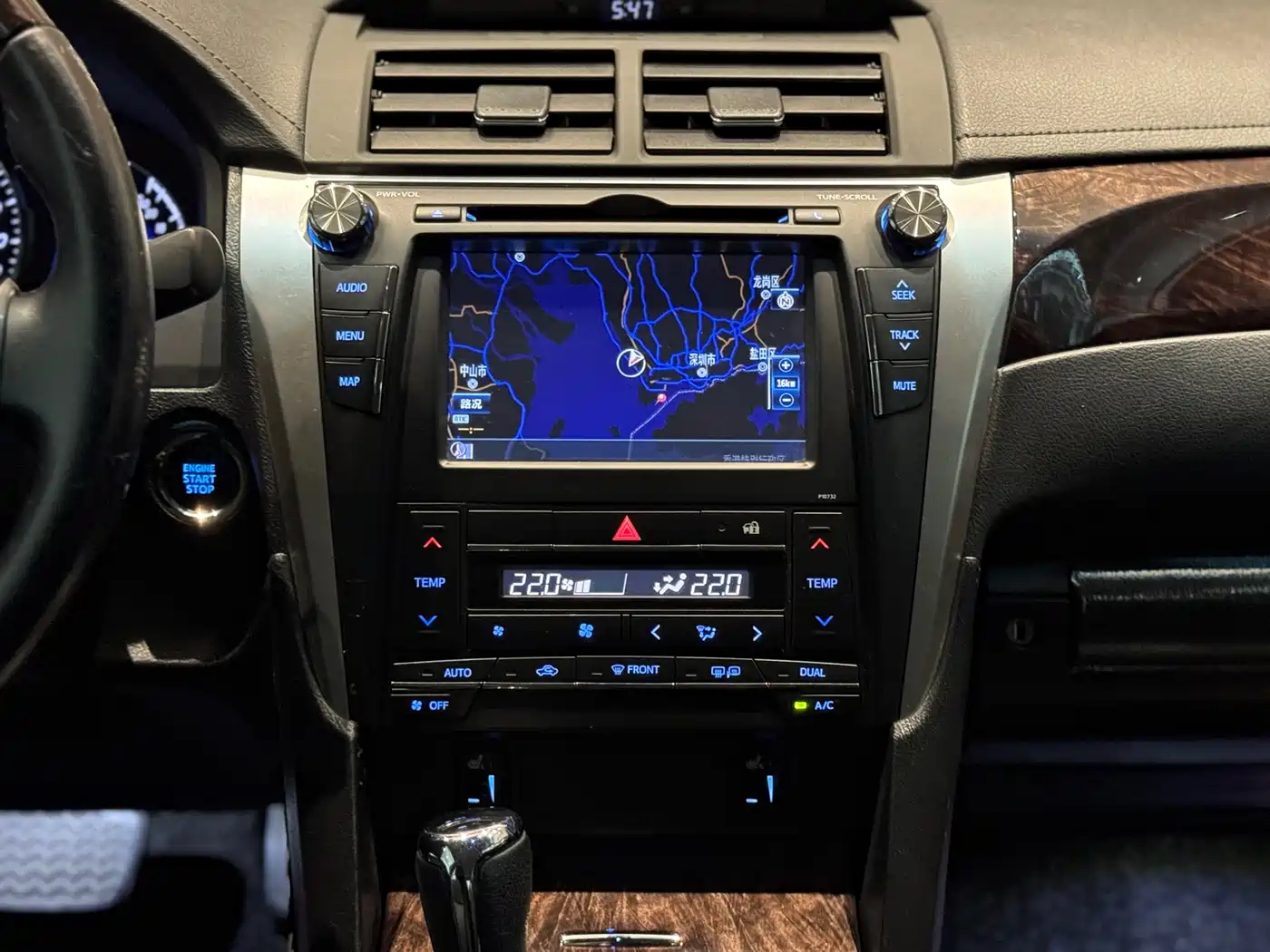 Toyota Camry 2015 2.5G Luxury Navigation Edition фото 17