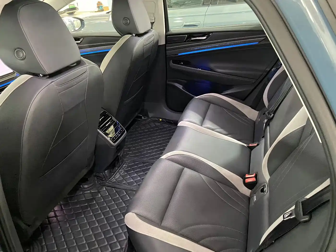 VOLKSWAGEN ID.7 VIZZION