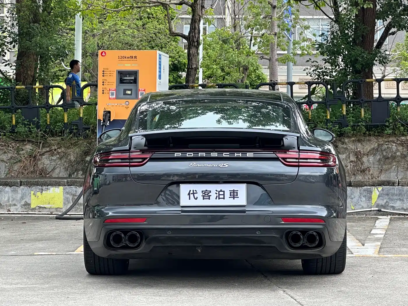 Фото 8 - Porsche Panamera