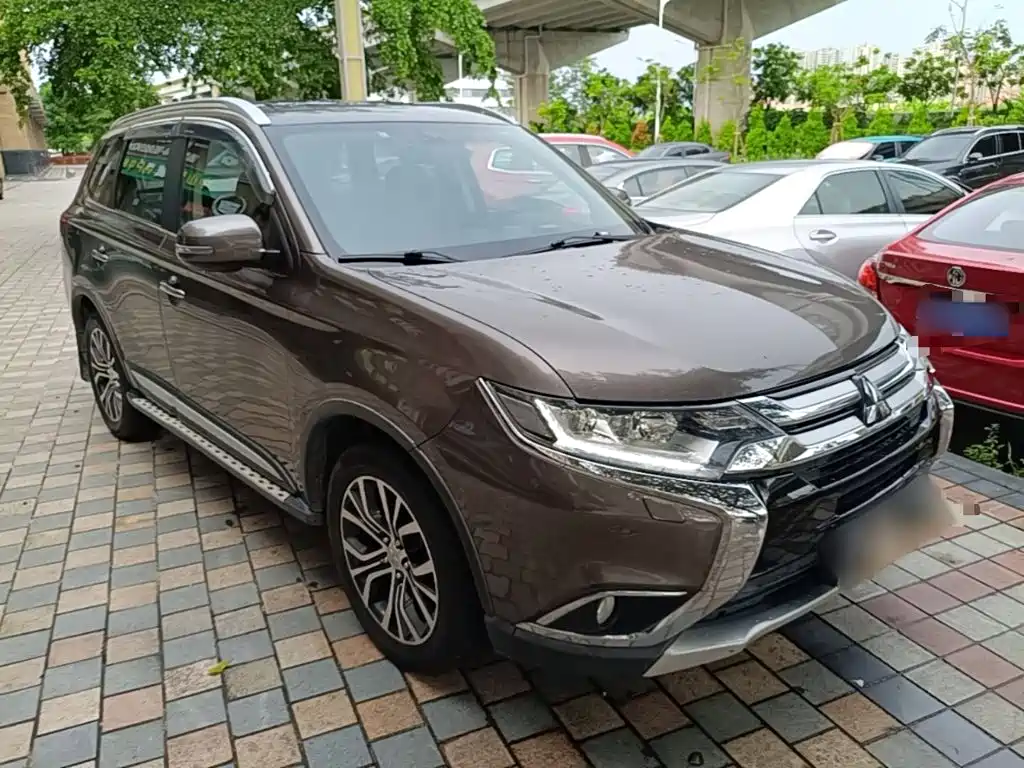 Mitsubishi Outlander 2017 2016 2.4L 4WD Luxury Edition 7-seater