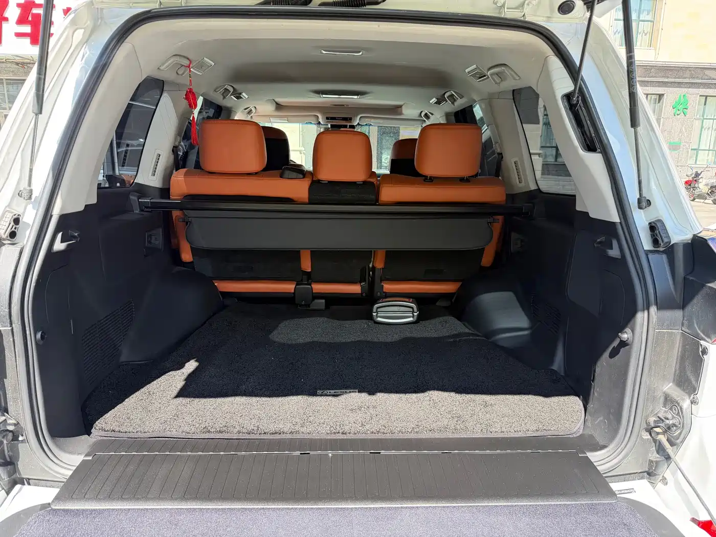 Фото 7 - Lexus LX