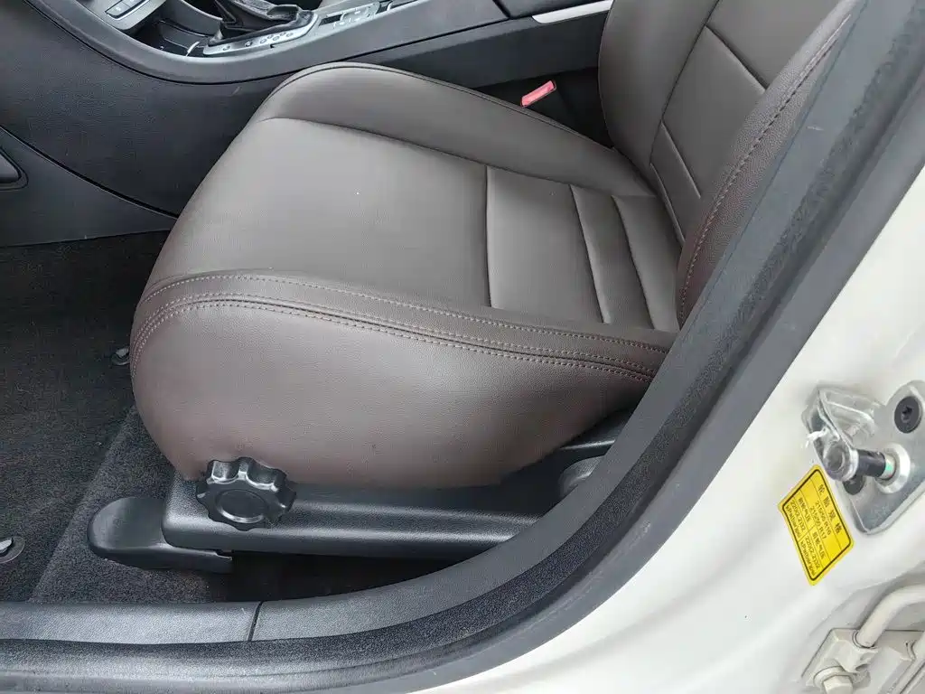 MG MG6 2014 2014 Hatchback 1.8L Automatic Driving Value Edition