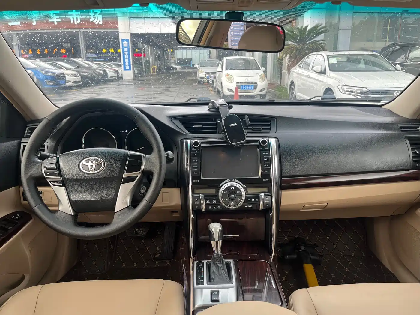 Photo 8 - Toyota Reiz