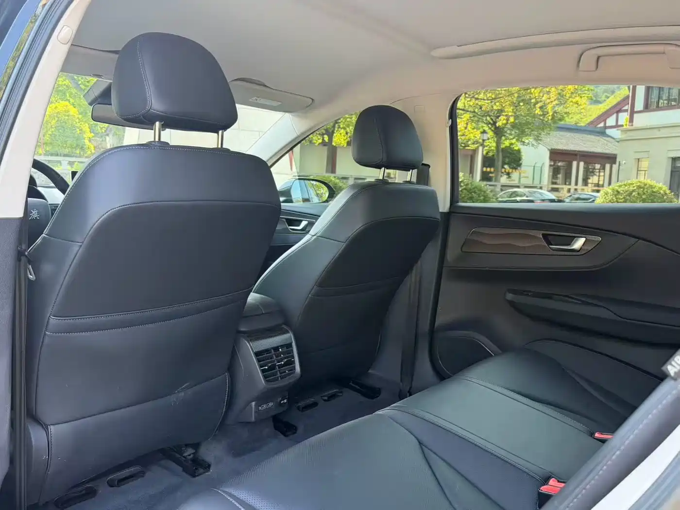 Hongqi E-QM5 2023 Facelift Basic Travel Edition фото 7