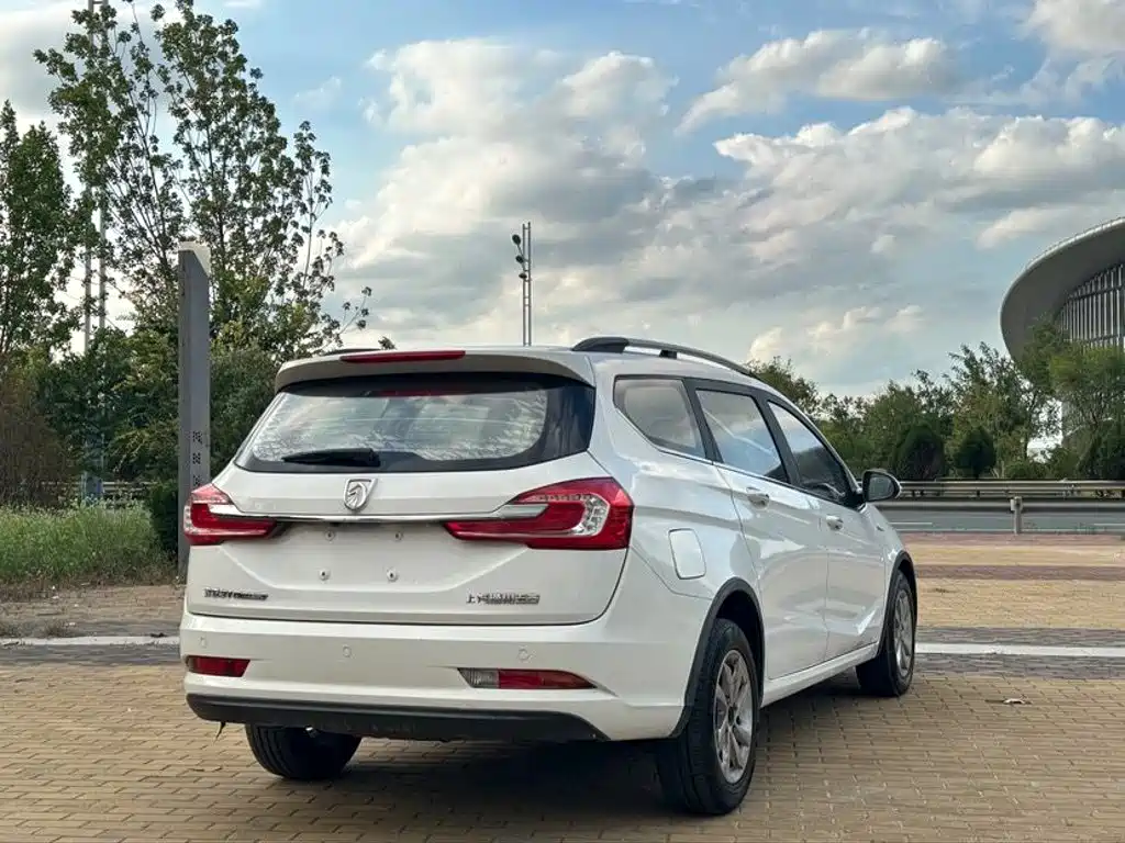 Baojun 310W 2018 2017 1.5L Manual Fashion Edition (China V)