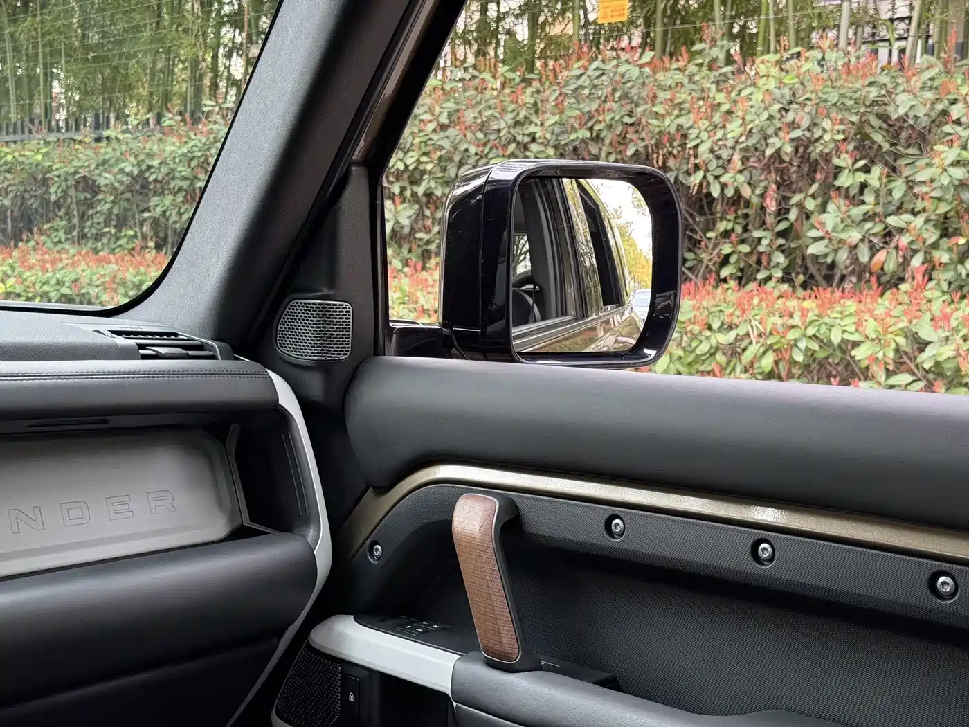 Land Rover Defender 2022 110 P400 X-DYNAMIC HSE фото 9