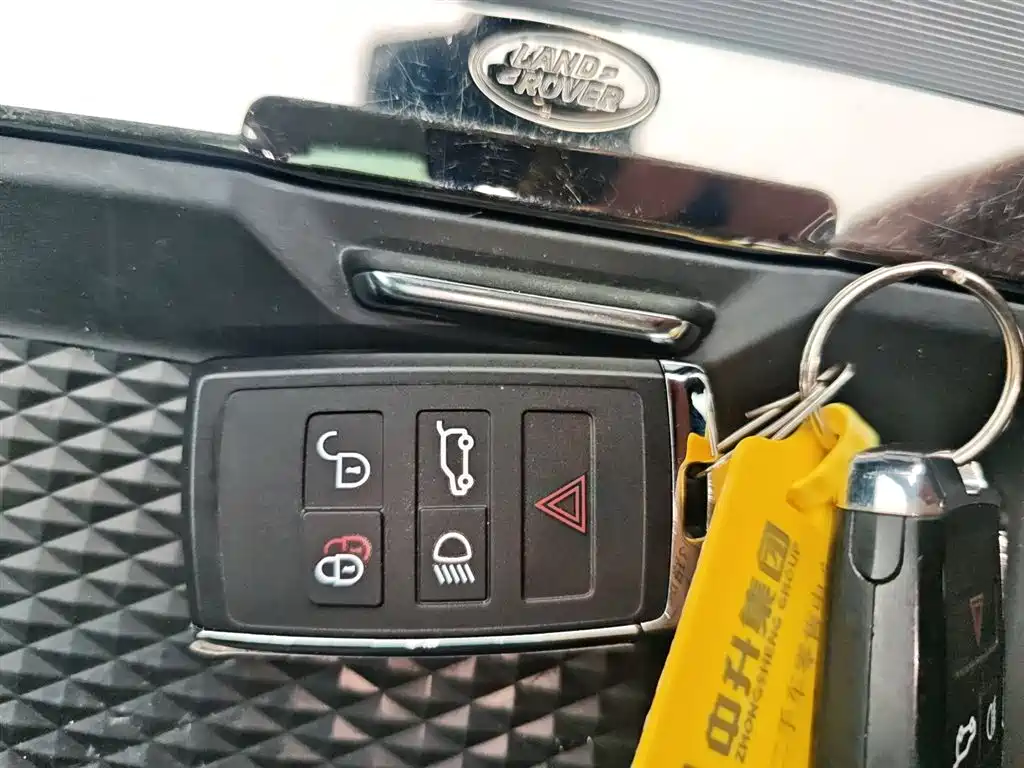 Land Rover Range Rover Evoque 2023 Range Rover Evoque L 200PS Elite Edition фото 17