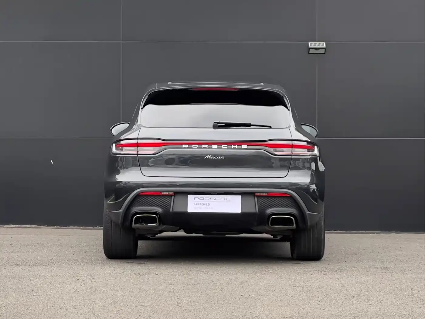 PORSCHE MACAN