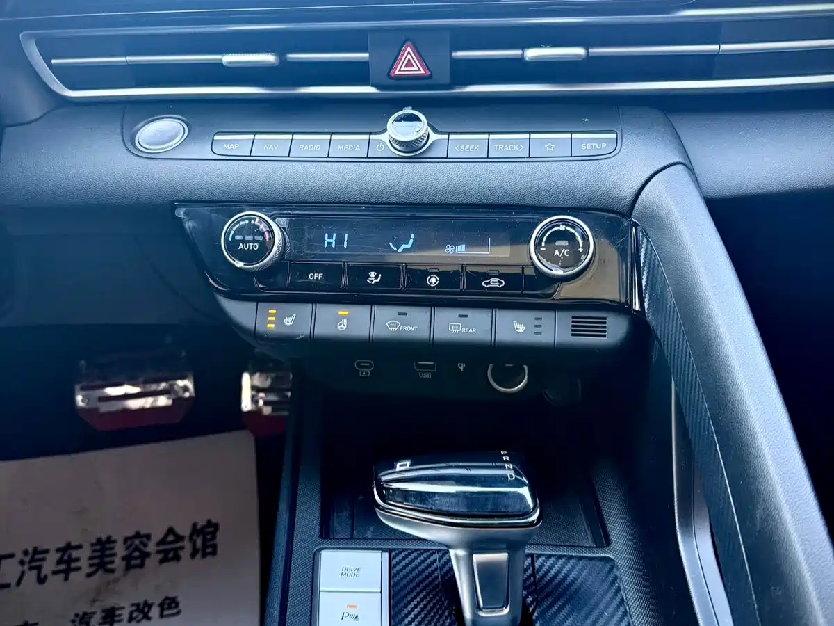 Hyundai Elantra 2023 Model 1.5L CVT LUX Premium Edition фото 24