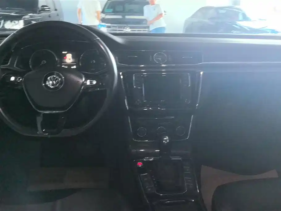 Volkswagen Passat 2016 330TSI DSG Executive Edition фото 12
