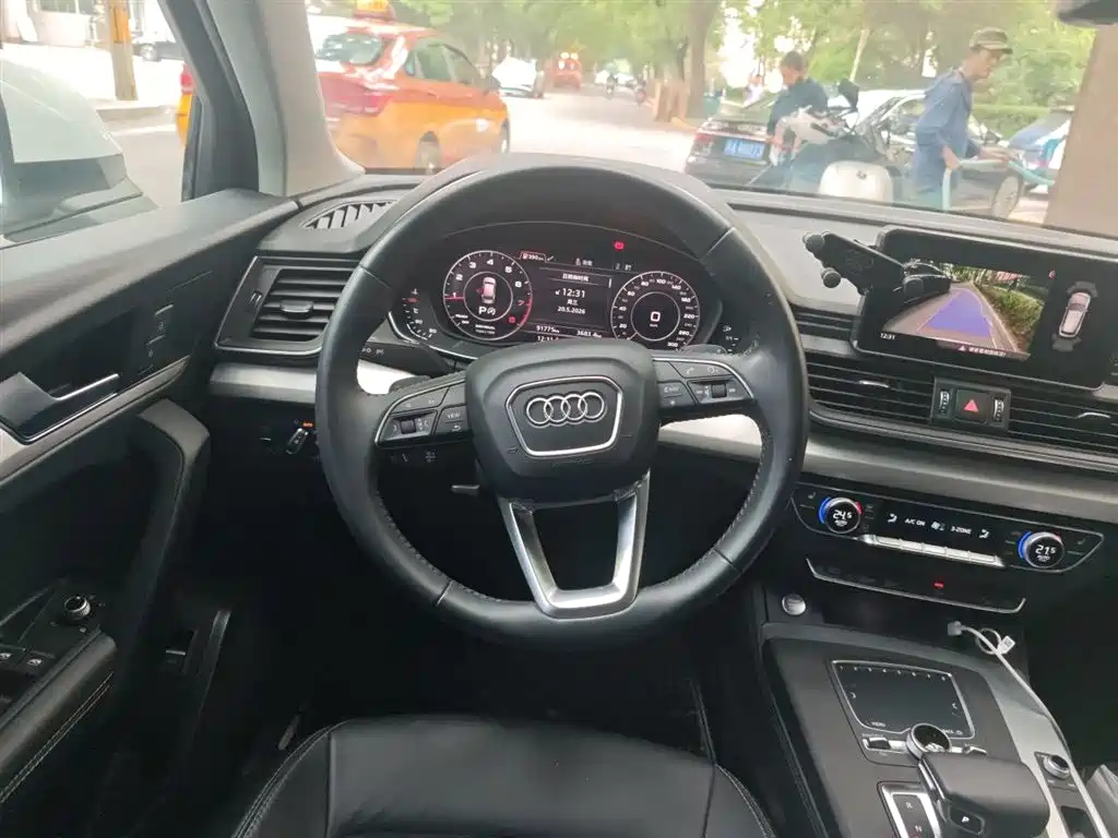Audi Q5L 2020 Facelift 40 TFSI Honor Fashion фото 3