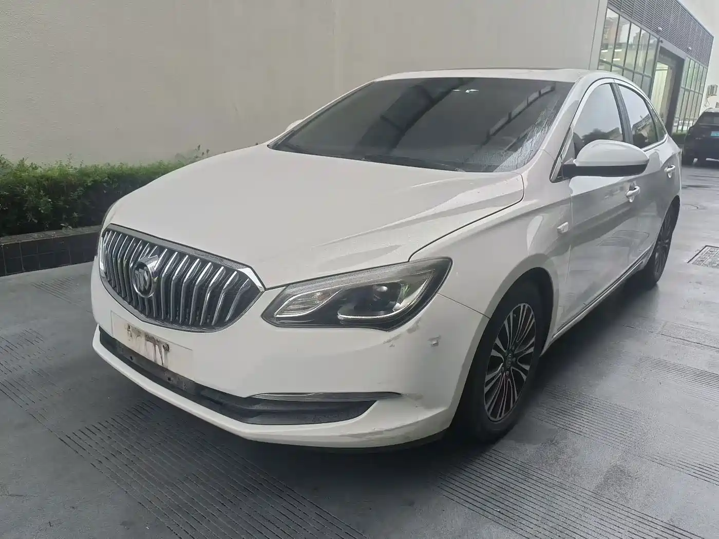 Photo 1 - Buick Excelle