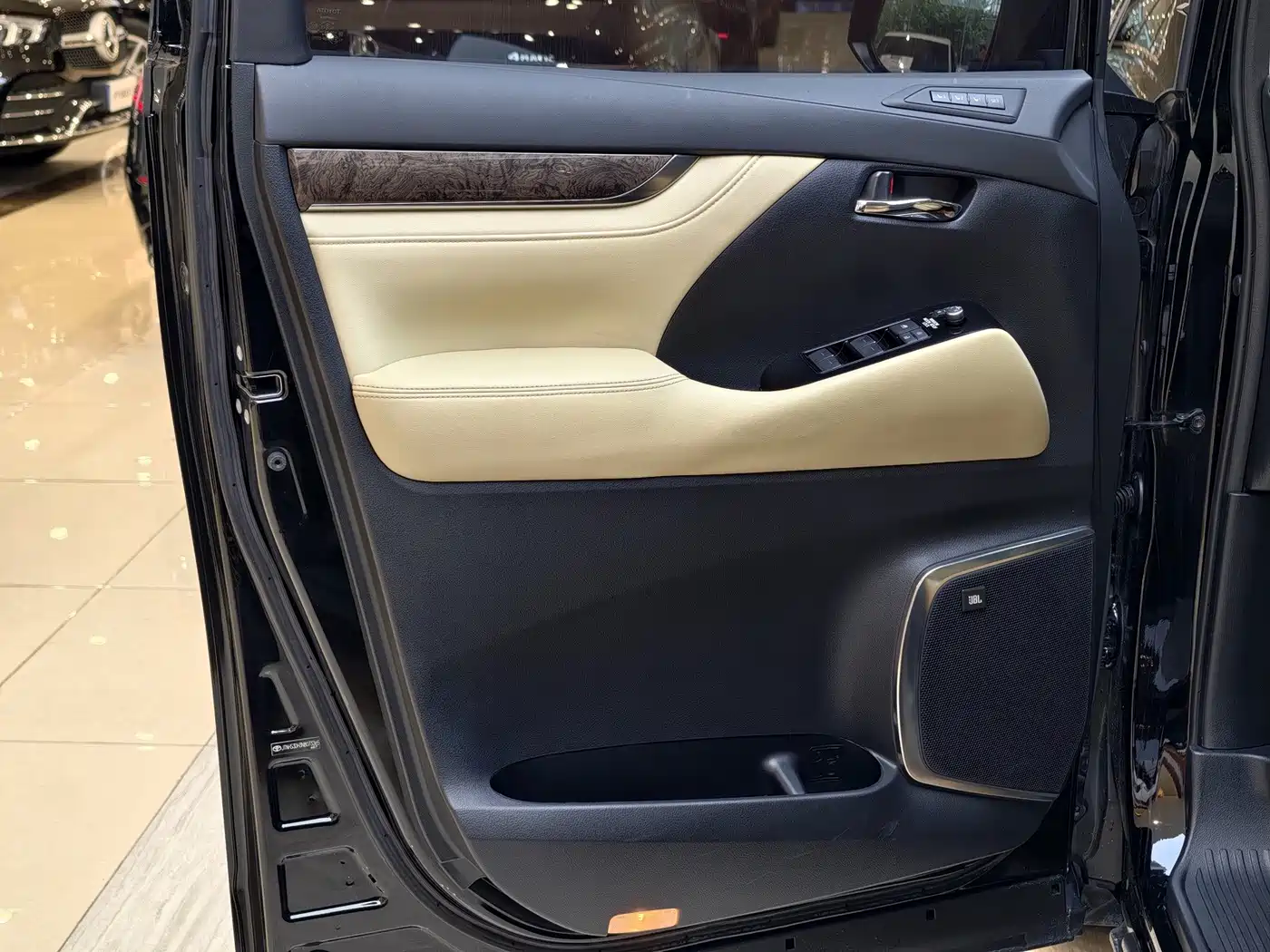 Toyota Vellfire 2022 2021 Crown Hybrid 2.5L HV Premium Edition