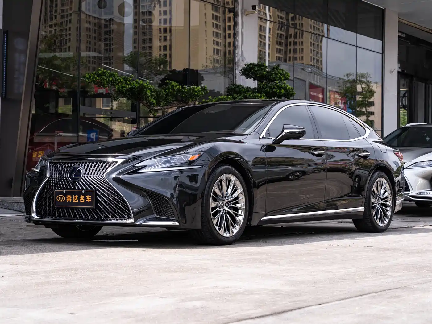 Lexus LS 2018 500h Executive Edition China V