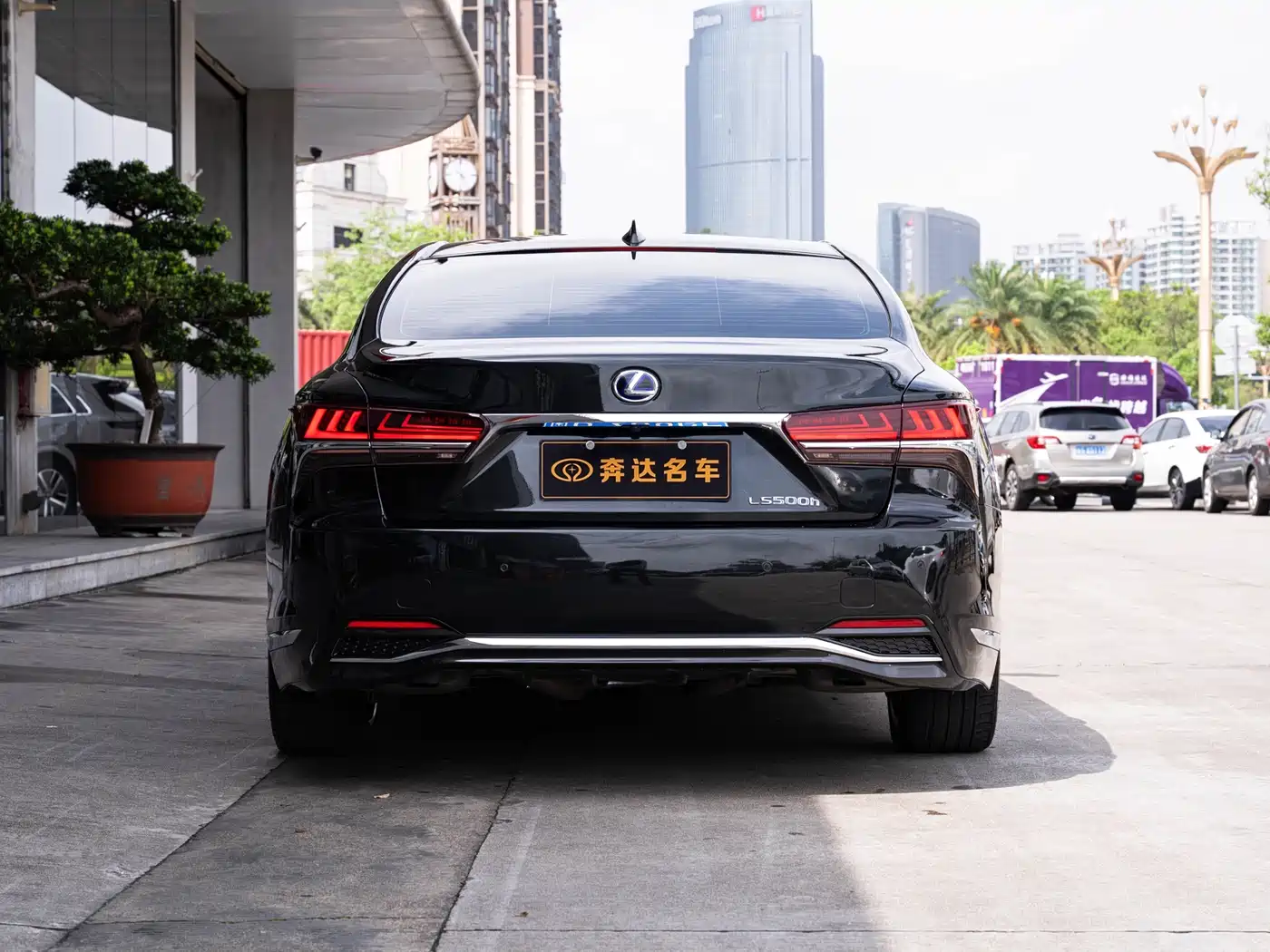 Lexus LS 2018 500h Executive Edition China V фото 5
