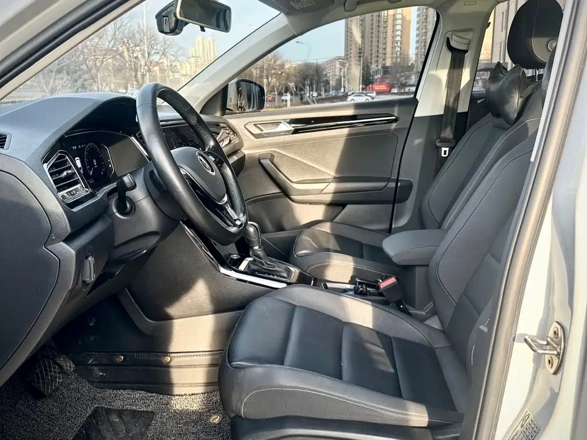 VOLKSWAGEN T ROC EXPLORING SONGS