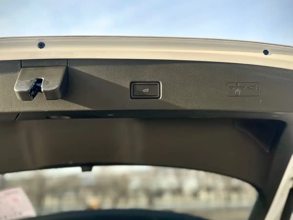 VOLKSWAGEN T ROC EXPLORING SONGS