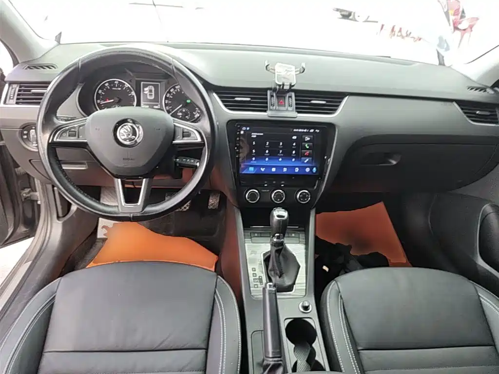 Škoda Octavia 2017 1.6L Automatic Smart Edition фото 10