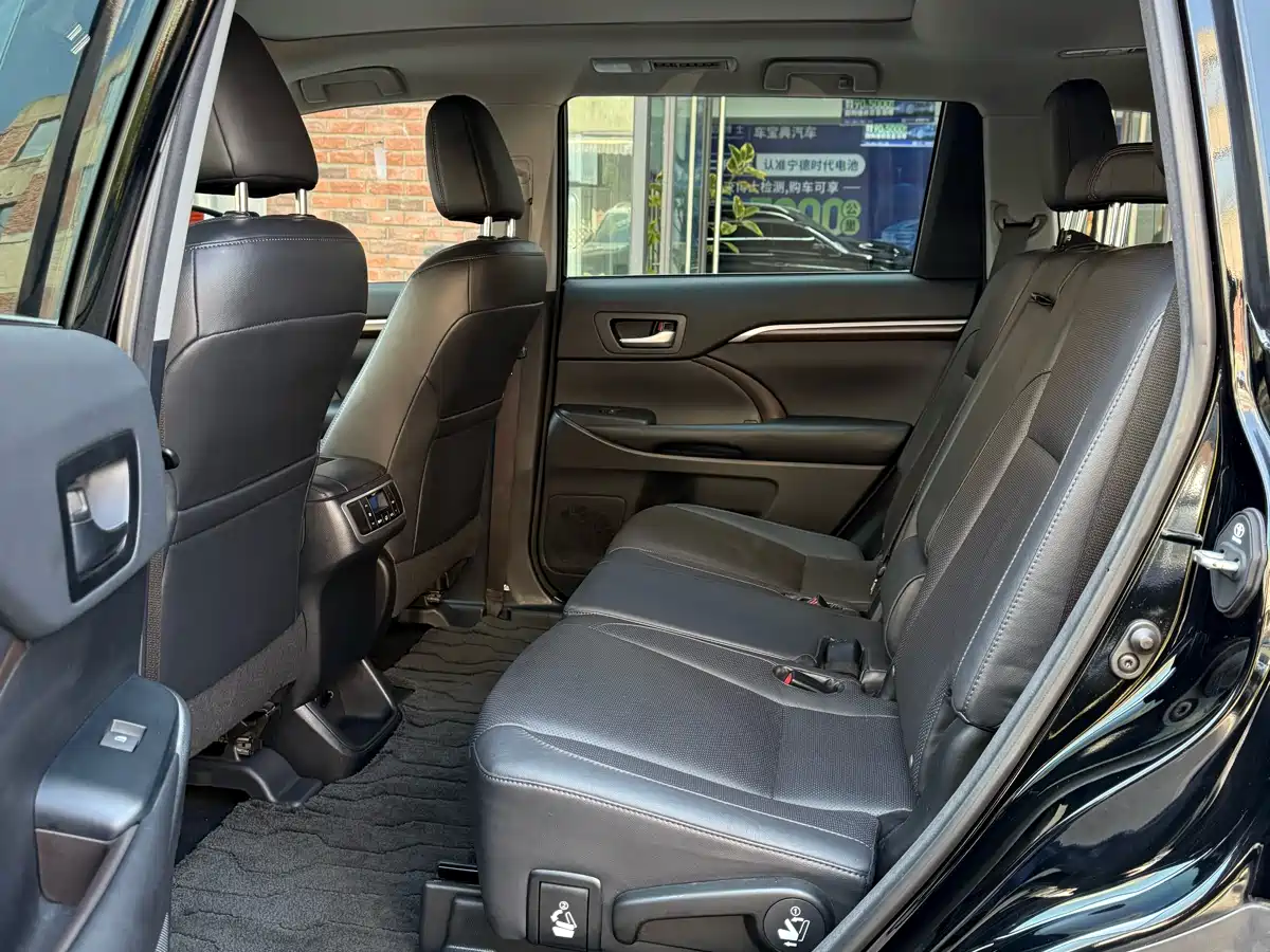 Toyota Highlander 2015 2.0T AWD Ultimate Edition 7-seater фото 8