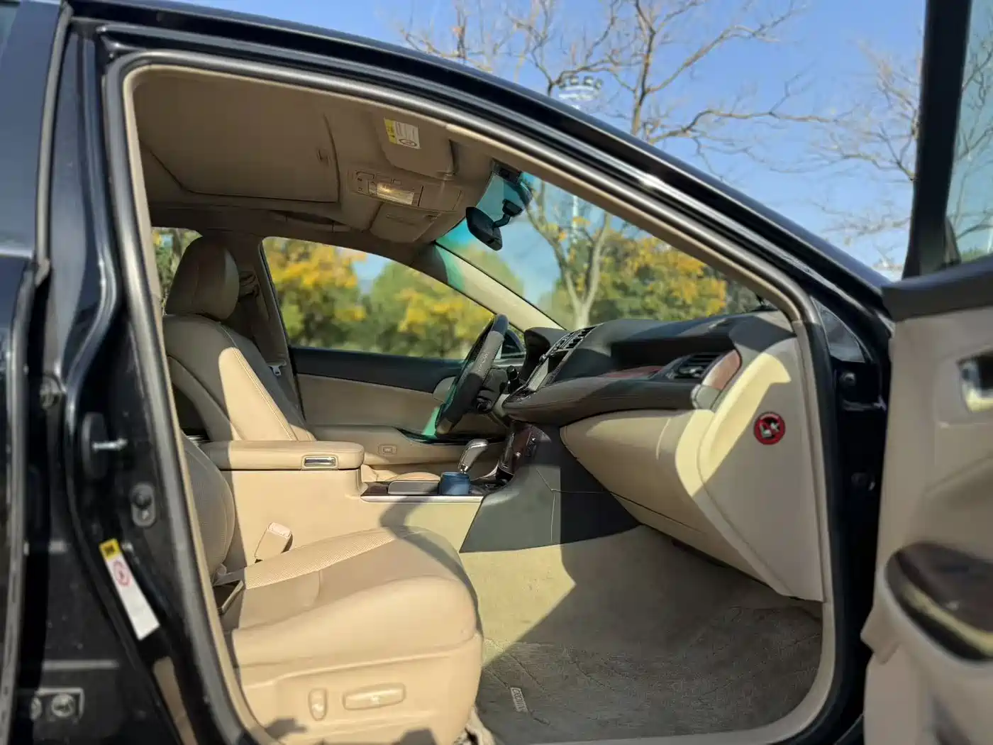 Toyota Crown 2010 2.5L Royal Leather Navigation Edition фото 4