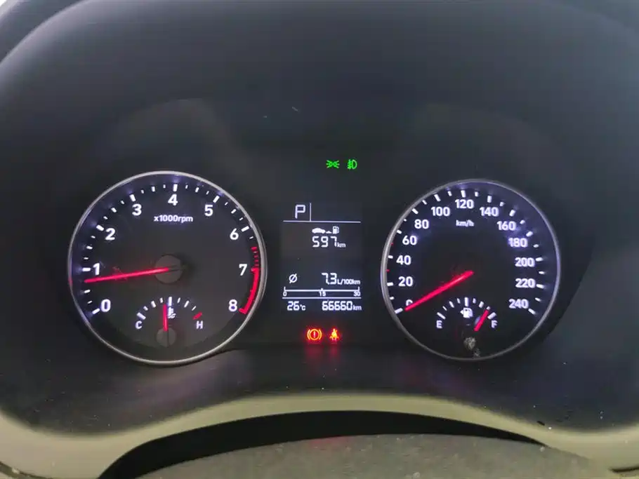 Hyundai Elantra 2018 1.6L Automatic Pleasing Edition GL China VI фото 14