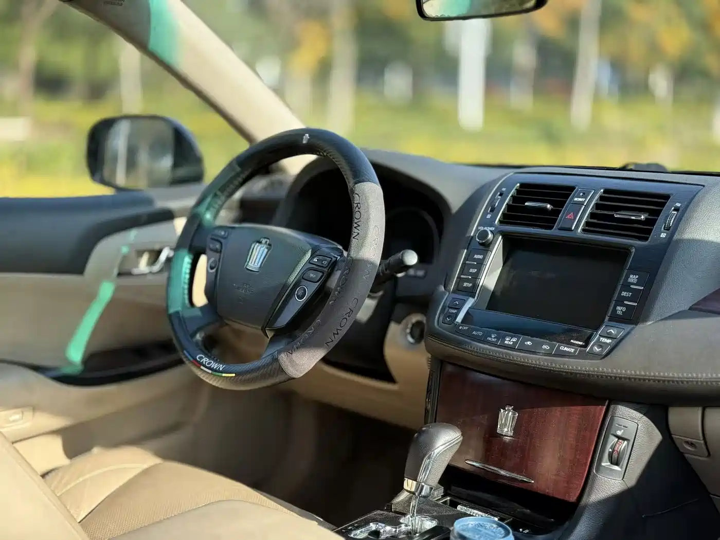 Toyota Crown 2010 2.5L Royal Leather Navigation Edition фото 5