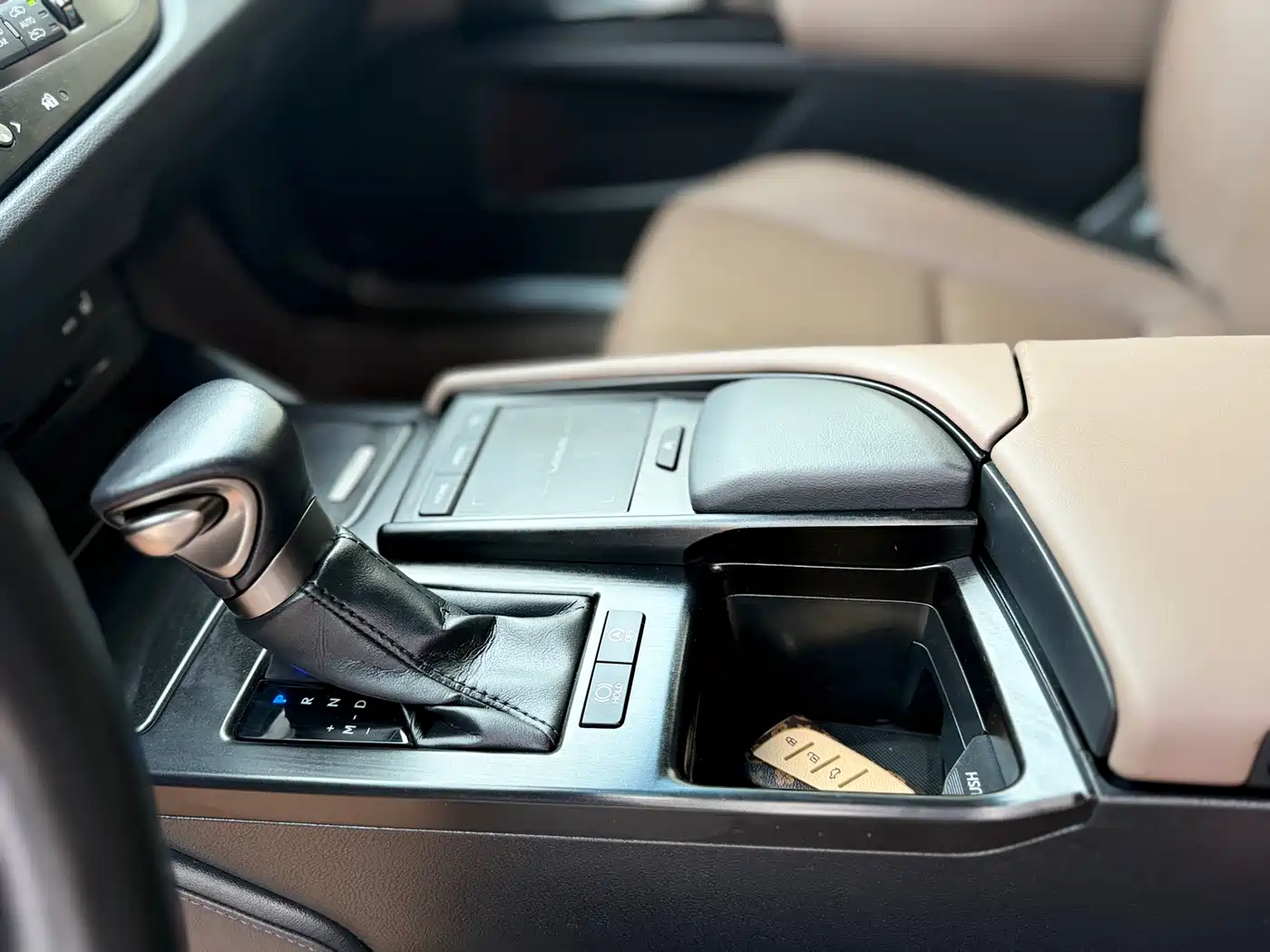 Lexus ES 2022 200 Excellence Edition фото 13