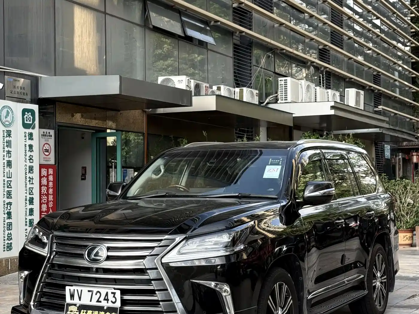 Lexus LX 2017 570 Peak Special Limited Edition фото 2