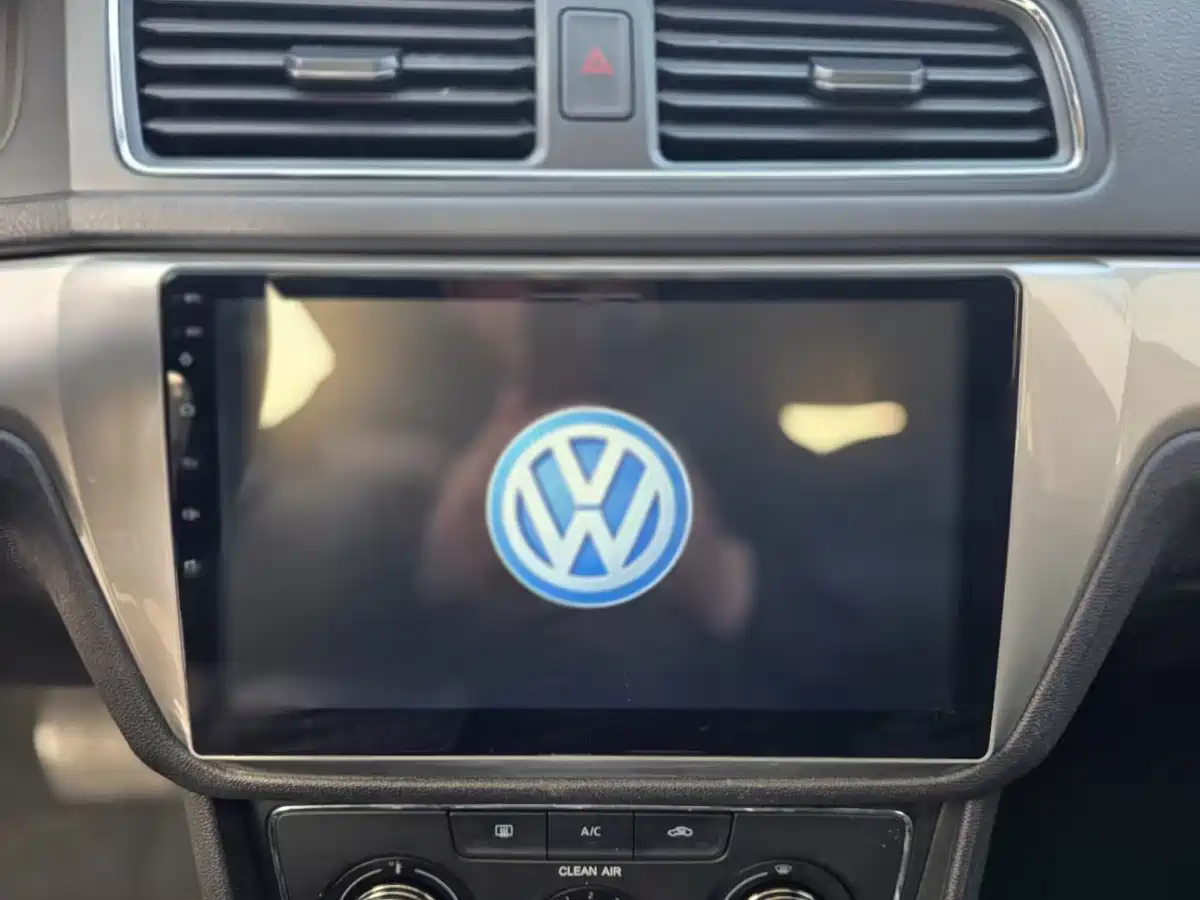 Volkswagen Lavida 2015 1.6L Automatic Comfort Edition фото 16