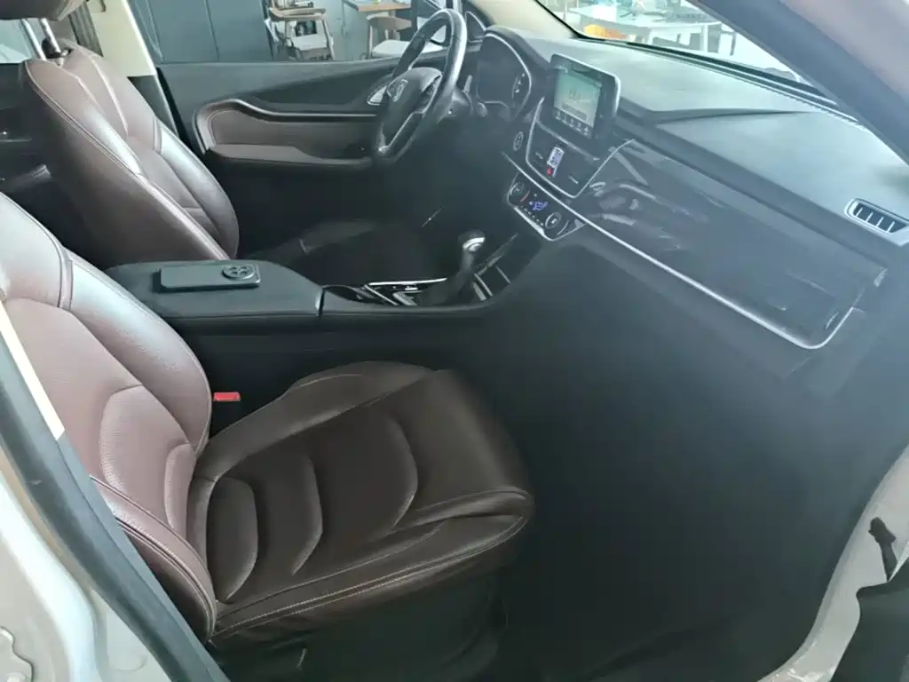 Baojun 560 2018 2017 1.5T DCT Premium Model