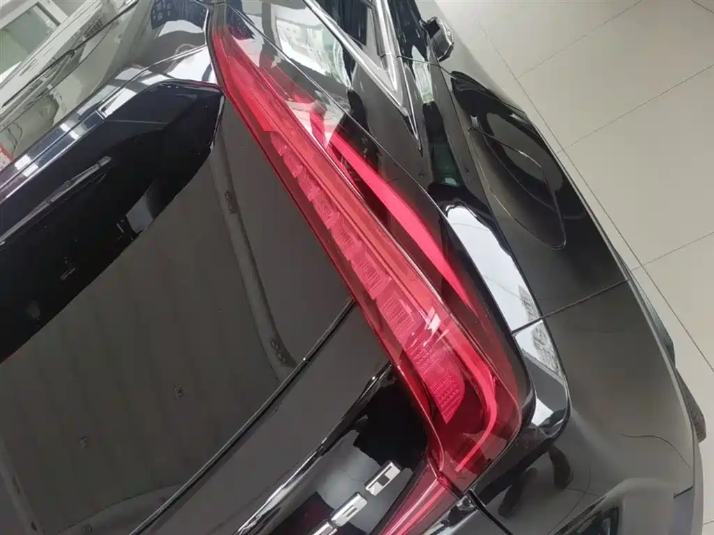 Cadillac XT4 2021 28T FWD Premium Edition фото 24