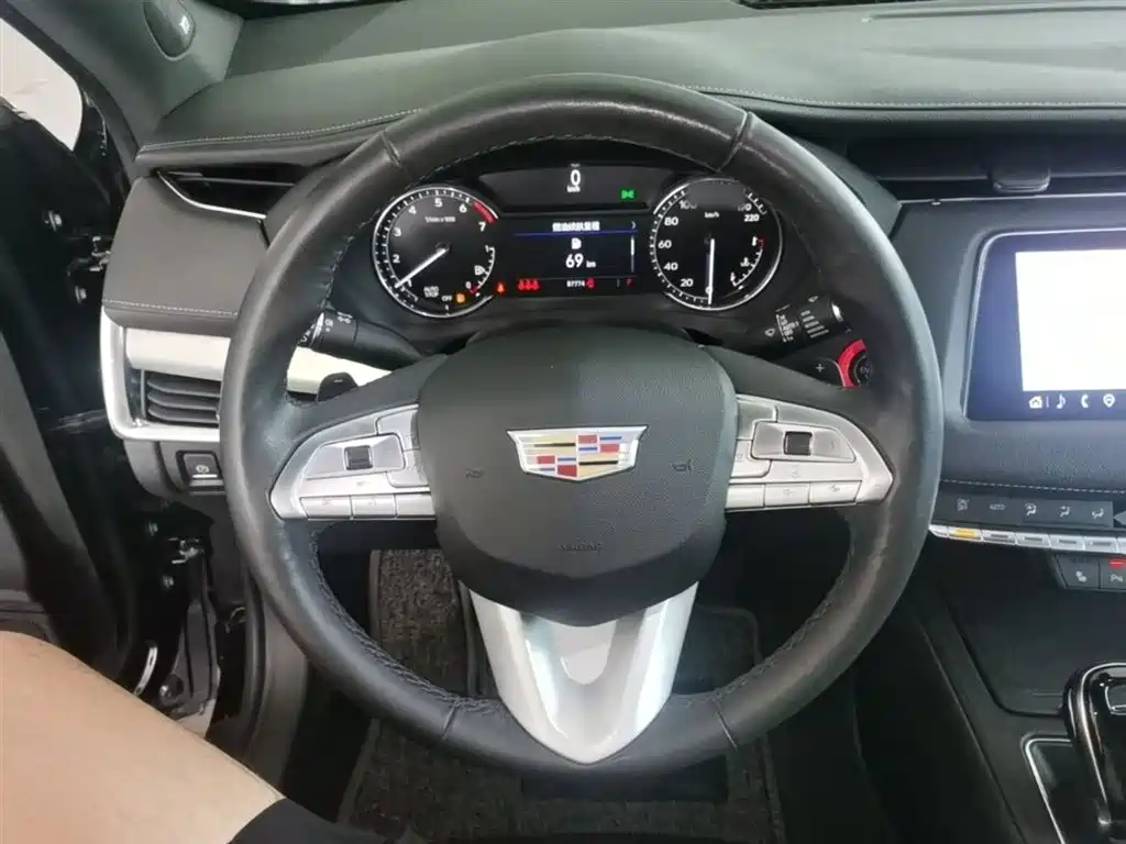 Cadillac XT4 2021 28T FWD Premium Edition фото 7