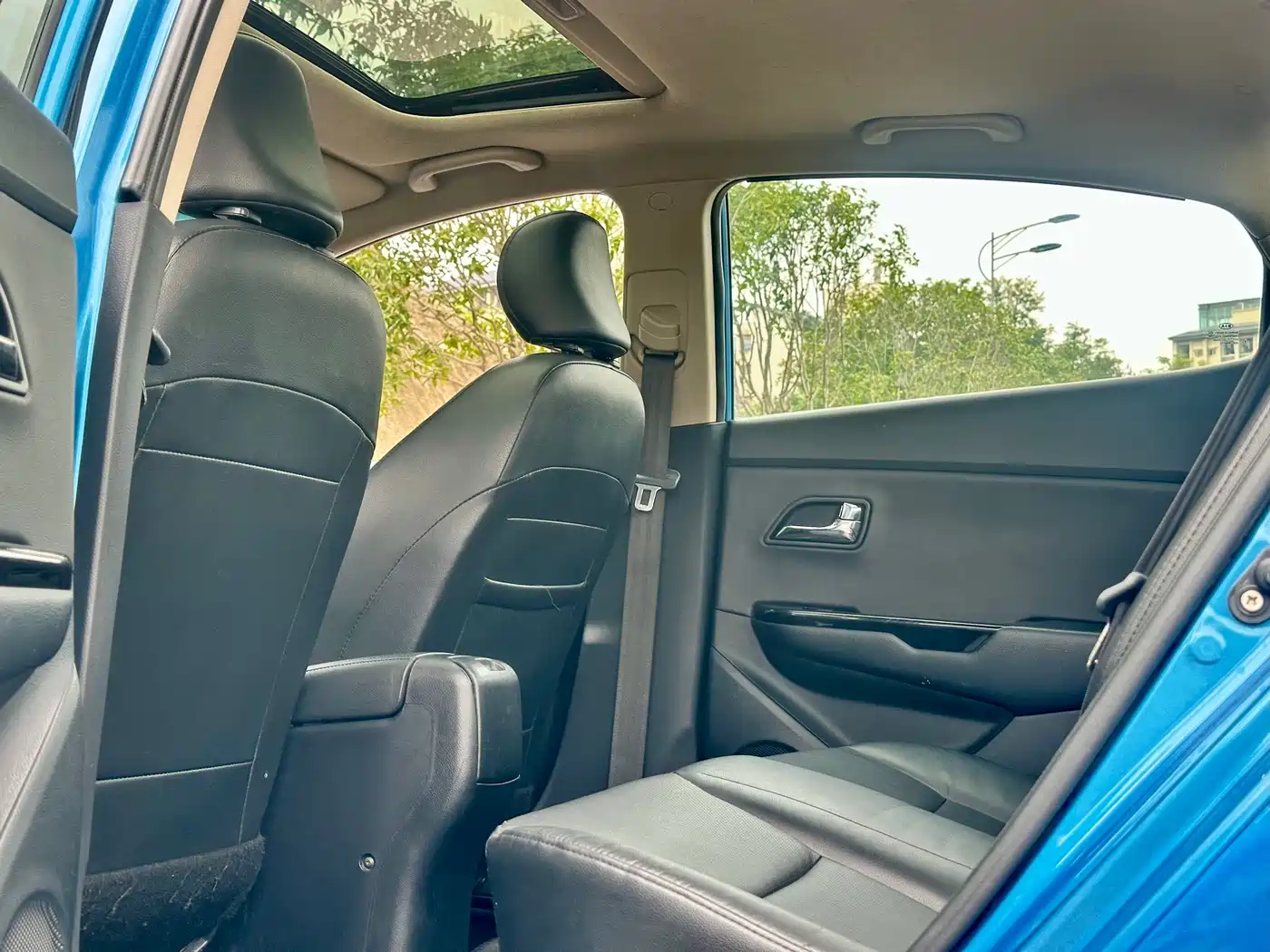 Kia K2 2012 2012 Sedan 1.6L AT Premium Commemorative Edition