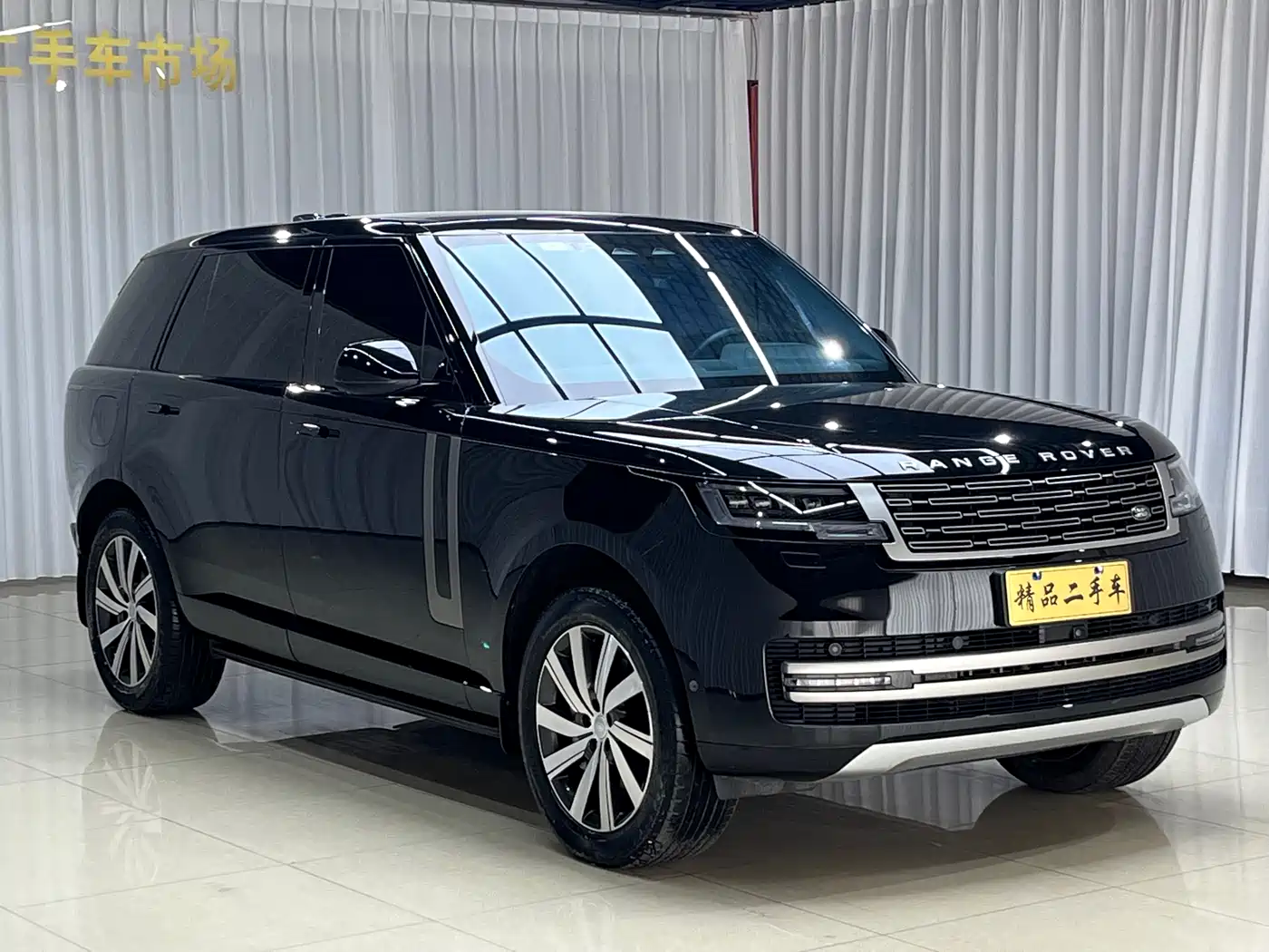 Land Rover Range Rover 2023 3.0 L6 400PS Golden Age 7-Seater Long Wheelbase фото 3