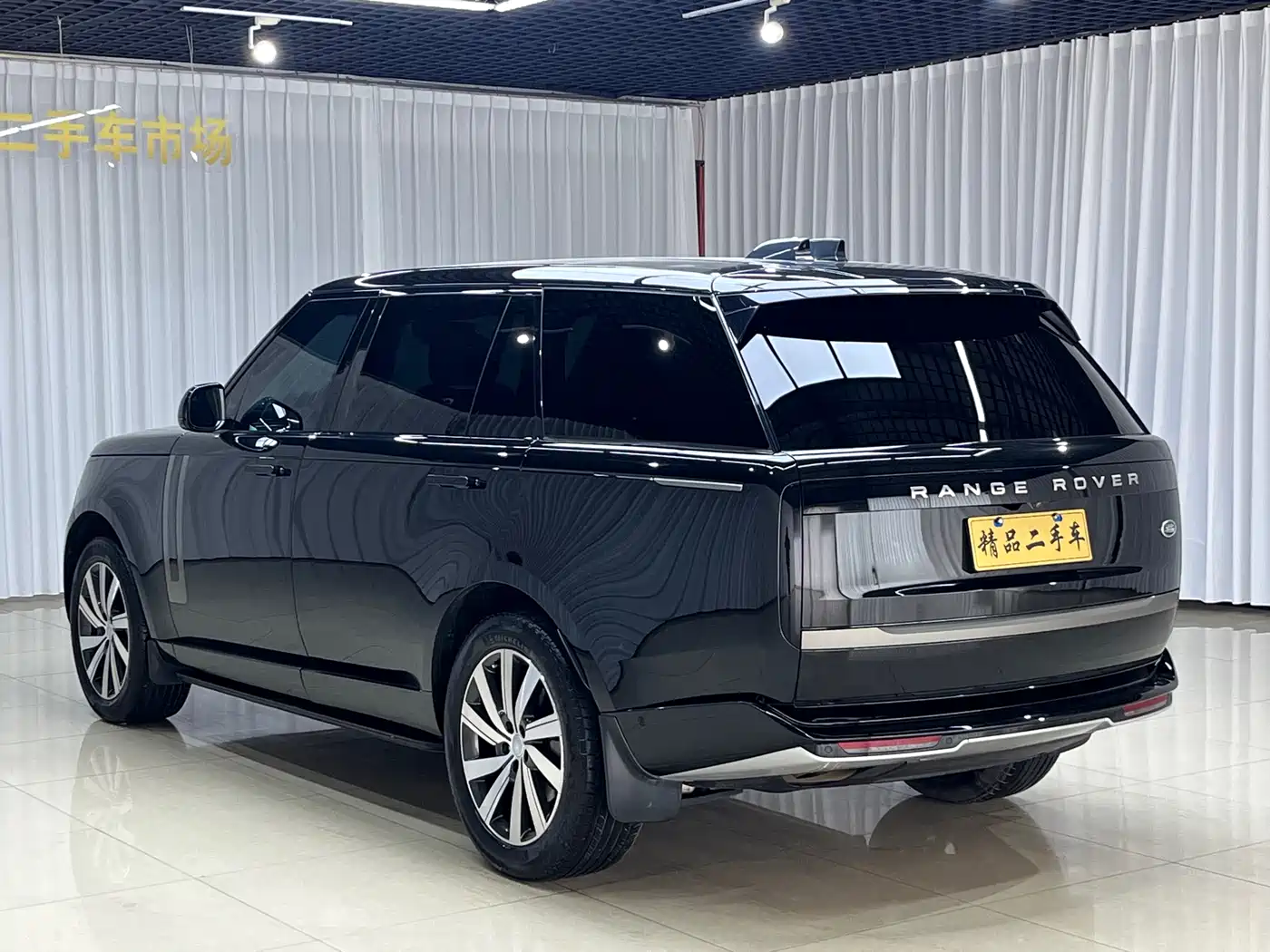 Land Rover Range Rover 2023 3.0 L6 400PS Golden Age 7-Seater Long Wheelbase фото 5