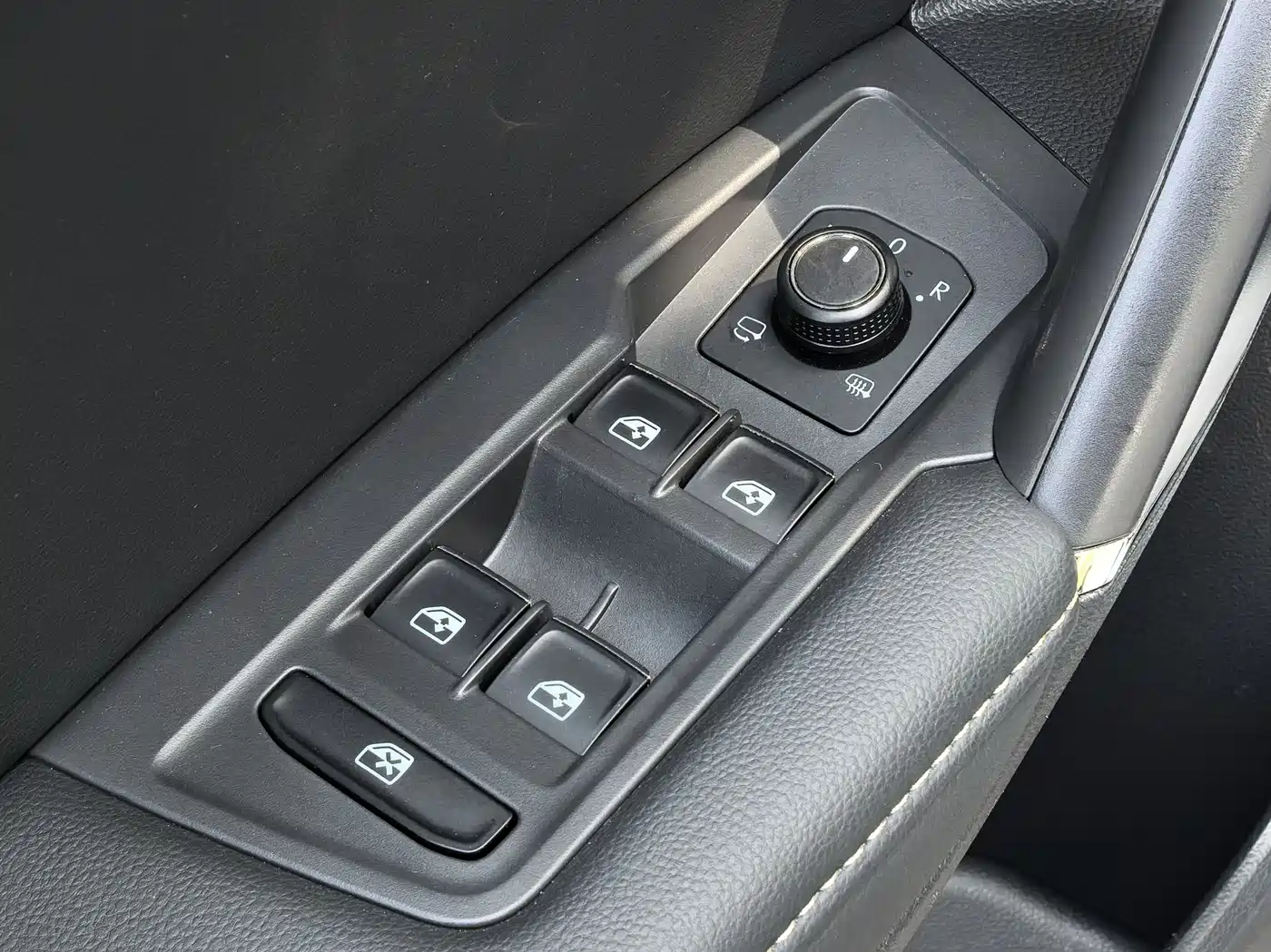 Volkswagen Tiguan L 2021 330TSI Automatic 2WD R-Line Premium фото 21