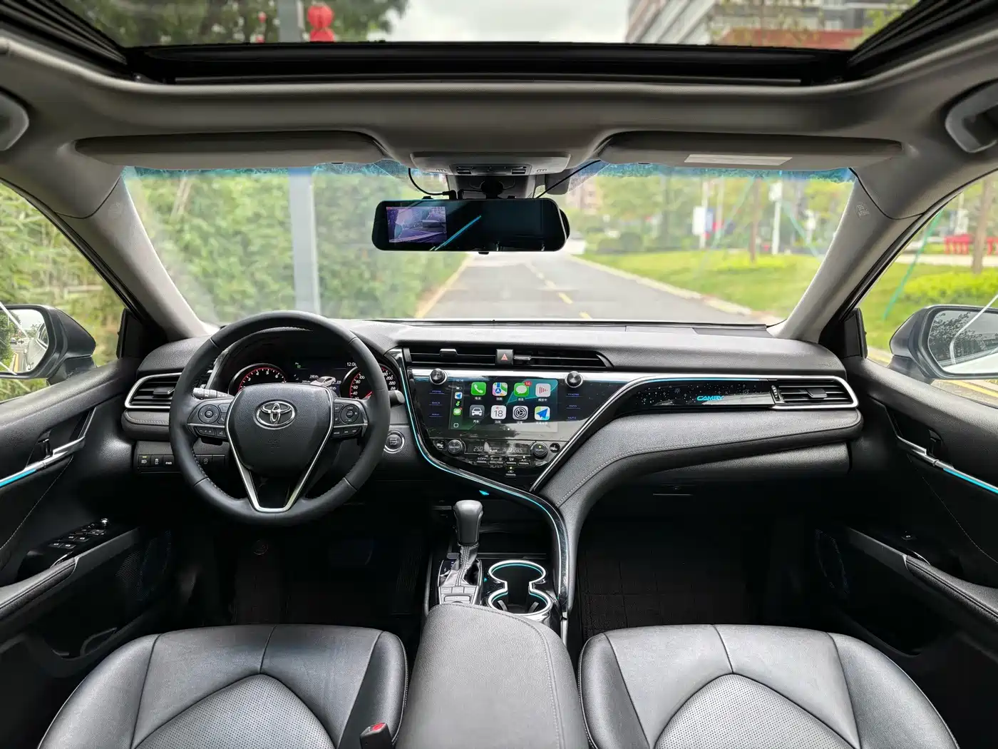 Фото 5 - Toyota Camry