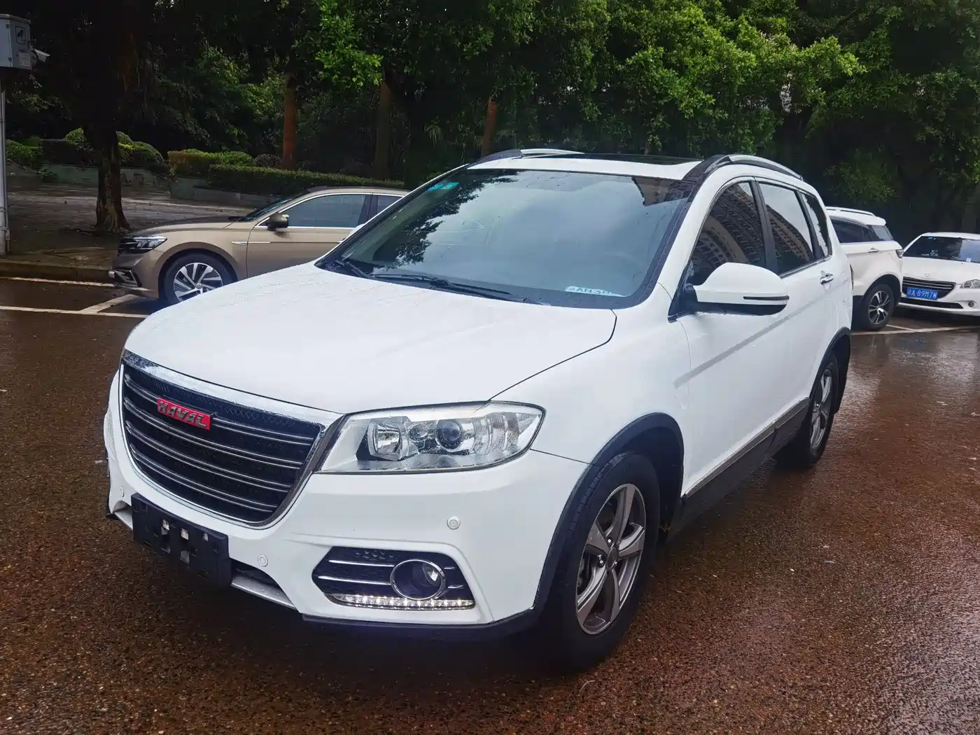 Photo 1 - Haval H6