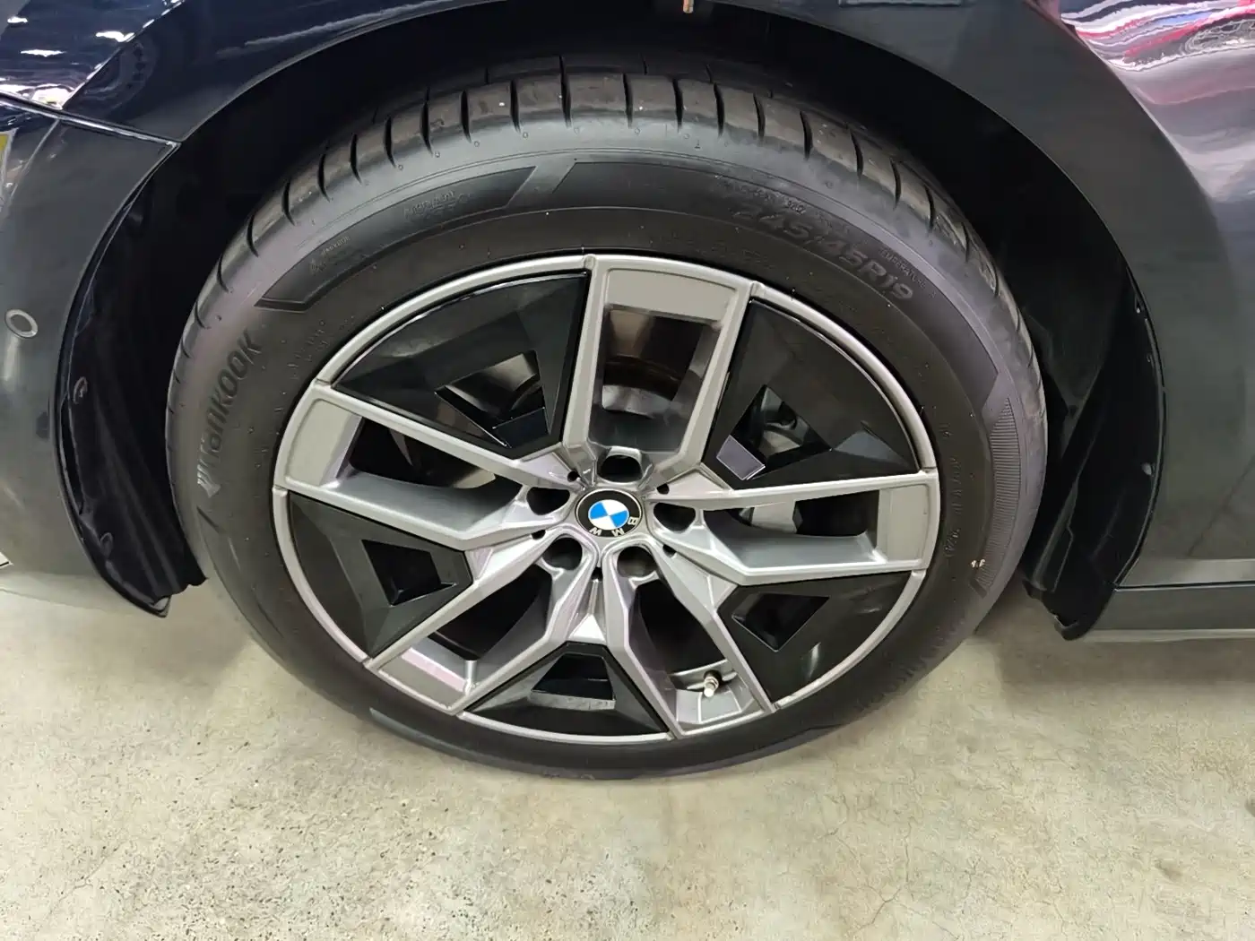 BMW 5 Series 2024 530Li Leading M Sport Package фото 4