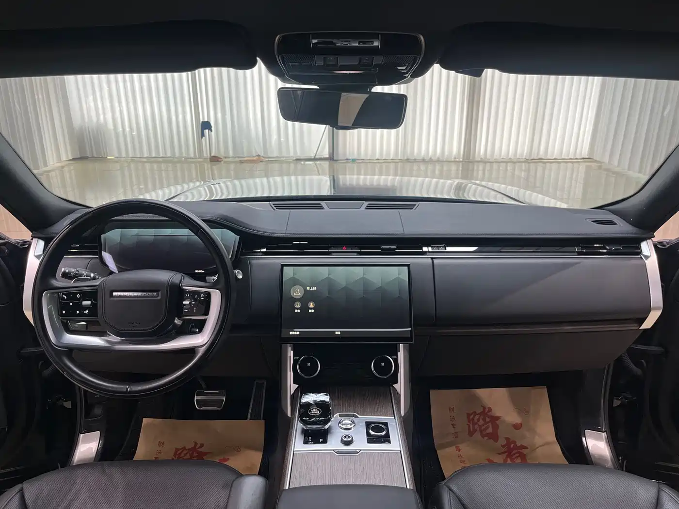 Land Rover Range Rover 2023 3.0 L6 400PS Golden Age 7-Seater Long Wheelbase фото 14