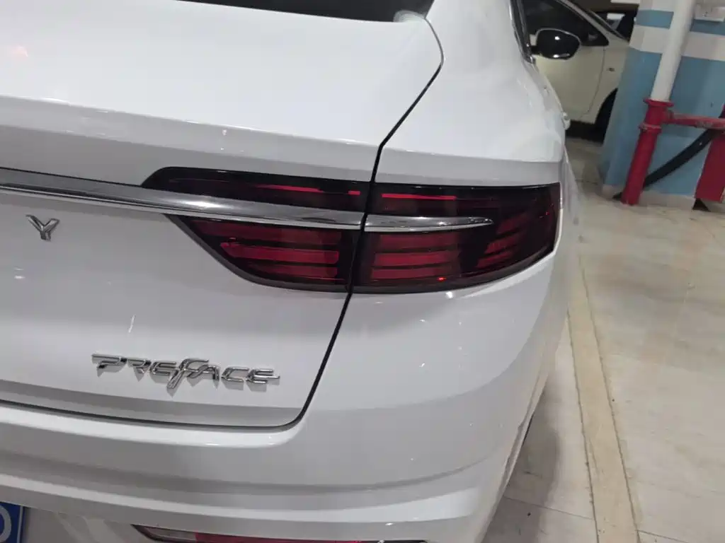 Фото 8 - Geely Preface