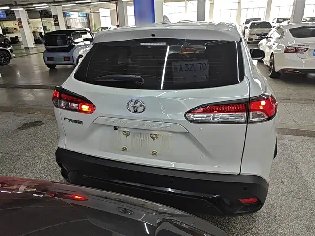 Toyota Frontlander 2023 2.0L CVT Elite Edition фото 6