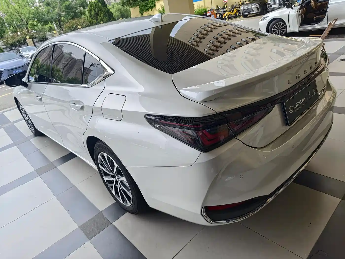 Lexus ES 2025 2025 300h Ultimate Edition