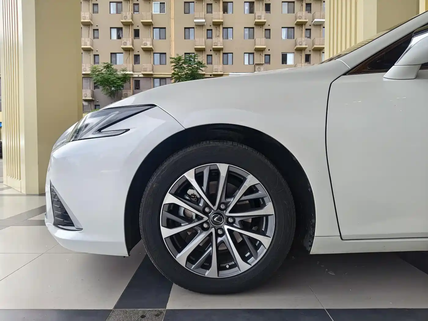 Lexus ES 2025 2025 300h Ultimate Edition