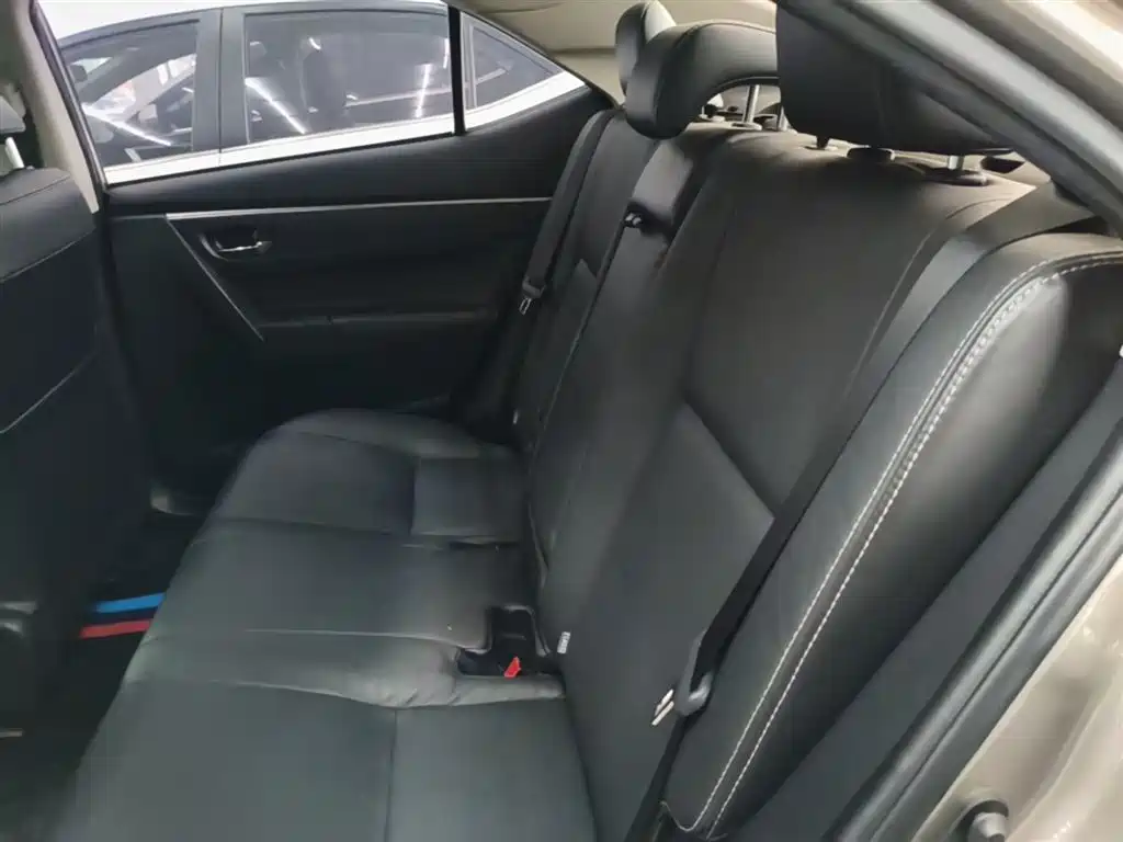 Toyota Corolla 2014 1.6L CVT GL-i Leather Edition фото 17
