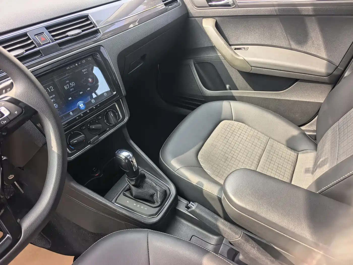 Volkswagen Santana 2016 1.6L Automatic Comfort Edition фото 12