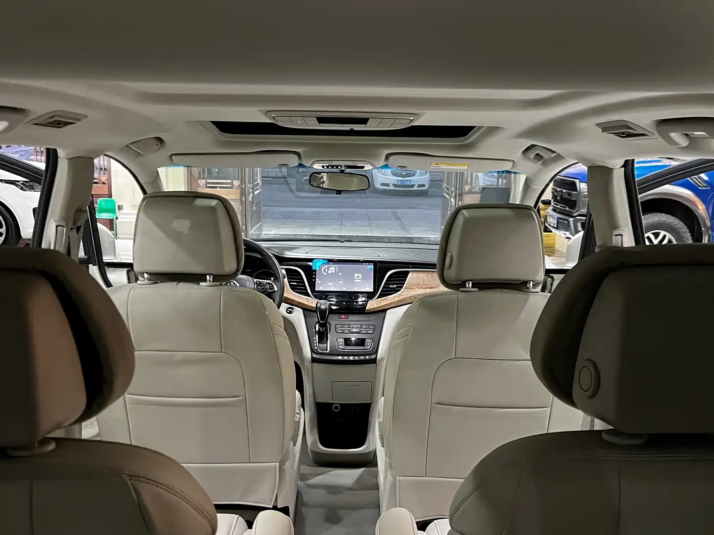 Фото 16 - Buick GL8